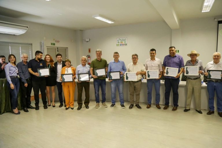 Uma Cerimônia Marcada Por Homenagens Aos Ex-Presidentes Celebrou Os 30 Anos Do CISI.